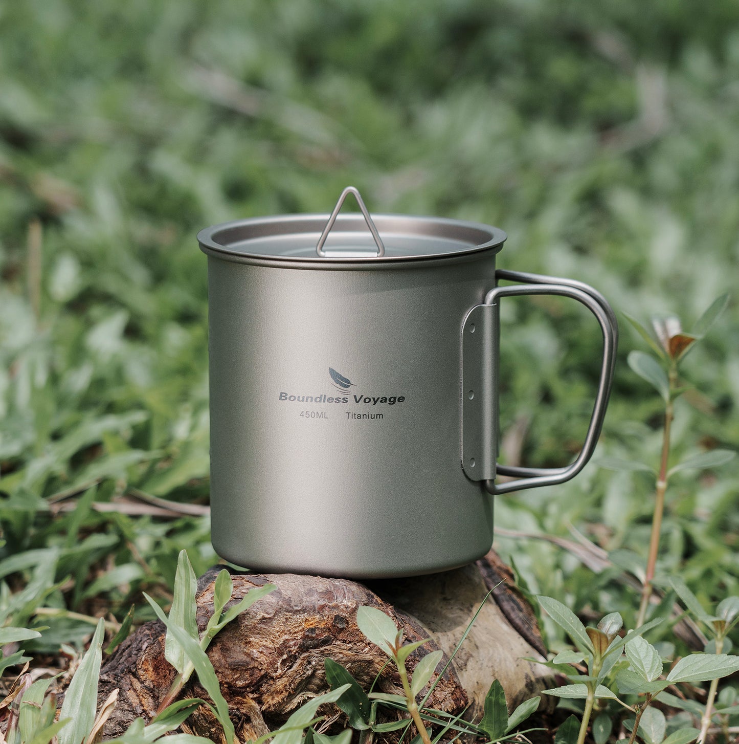 Unlimited Voyage 600ml Titanium Alloy Cup with Lid and Folding Handle for Outdoor Camping Ultra-Light Water Tea and Coffee Cup