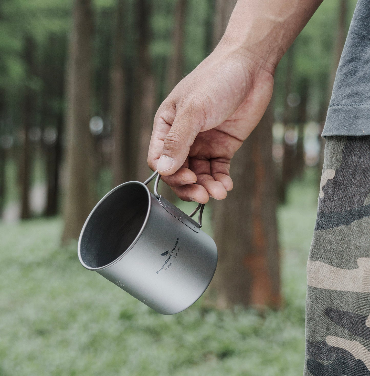 Unlimited Voyage 600ml Titanium Alloy Cup with Lid and Folding Handle for Outdoor Camping Ultra-Light Water Tea and Coffee Cup