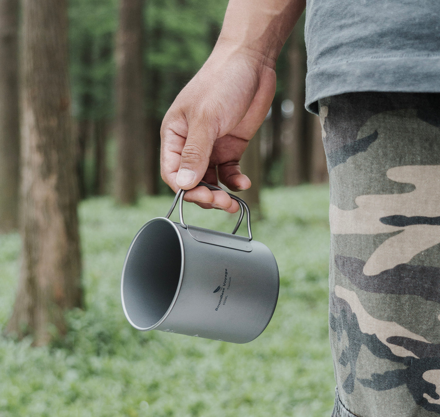 Unlimited Voyage 450ml Titanium Alloy Cup with Lid and Folding Handle for Outdoor Camping Ultra-Light Water Tea and Coffee Cup