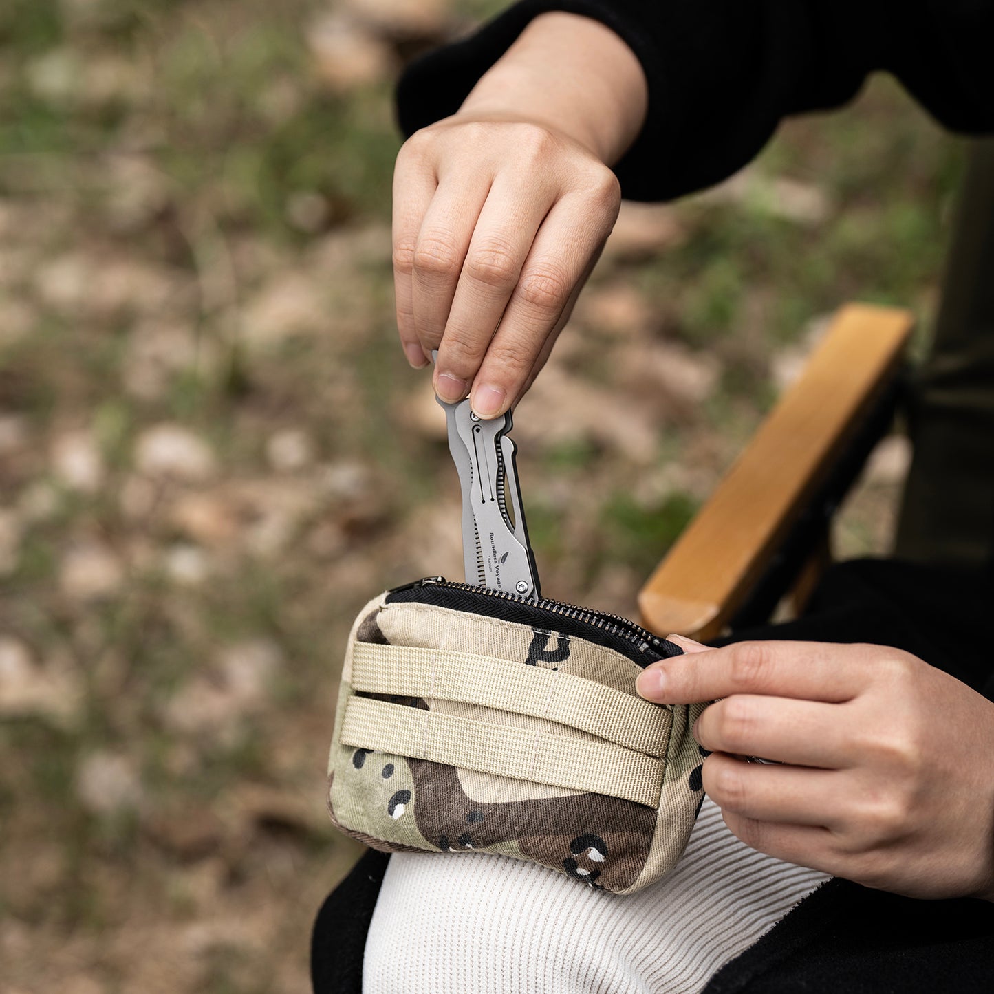 Outdoor Titanium Folding Comb – Lightweight EDC Survival & Self-Defense Gadget