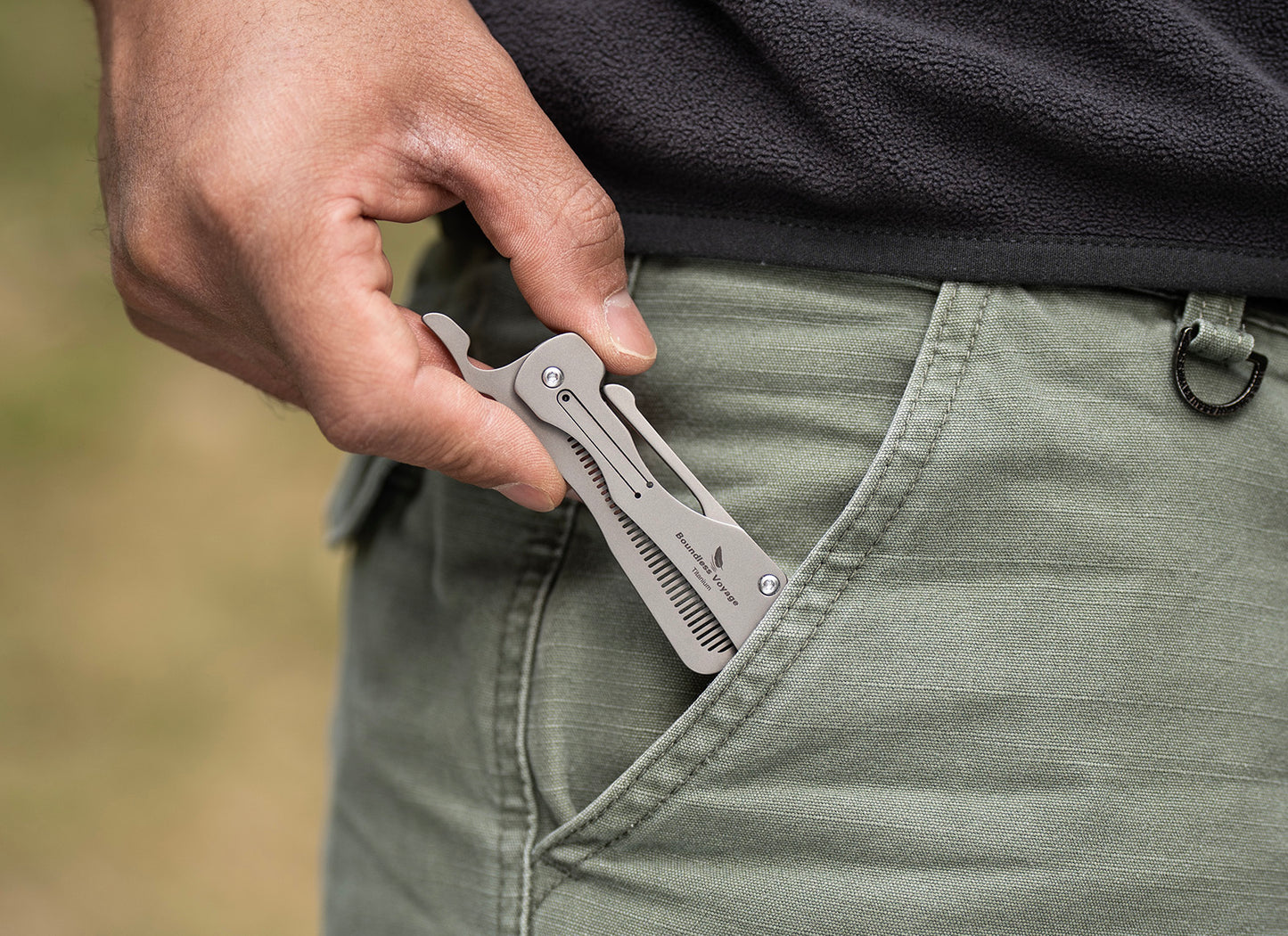 Outdoor Titanium Folding Comb – Lightweight EDC Survival & Self-Defense Gadget