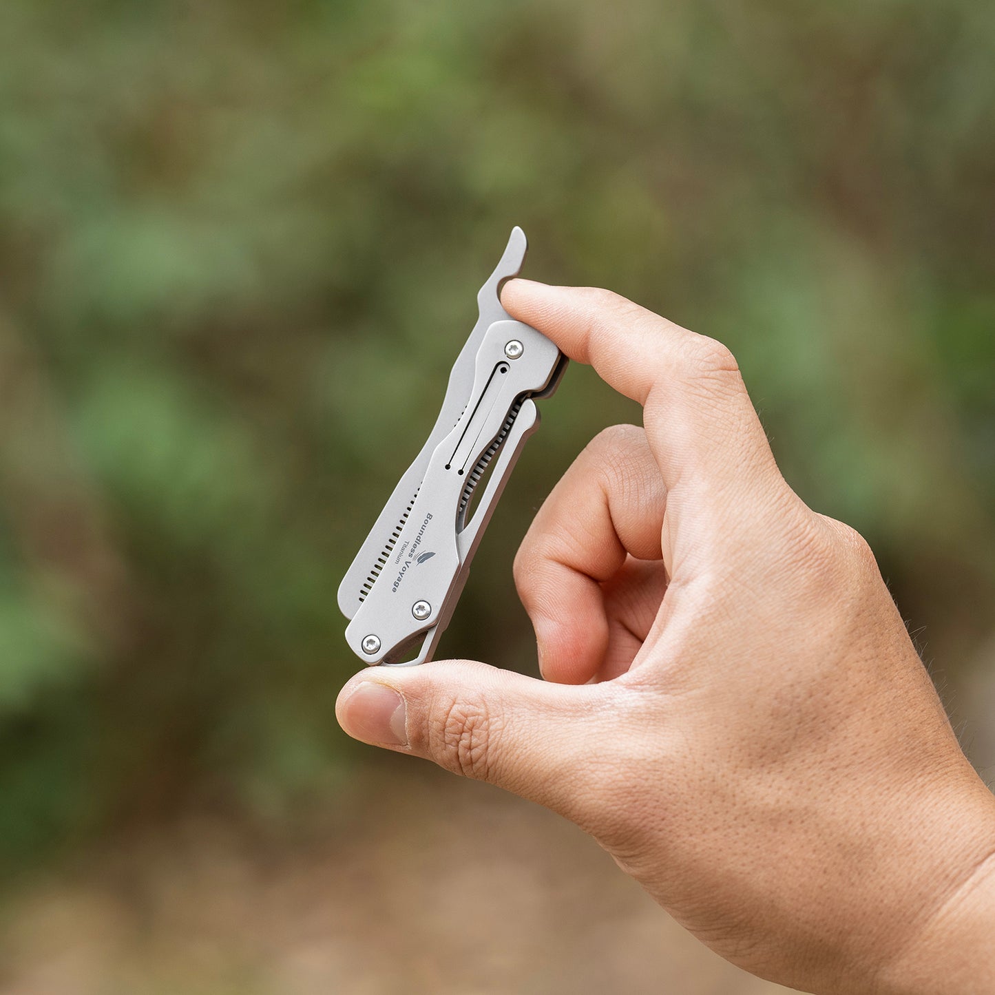 Outdoor Titanium Folding Comb – Lightweight EDC Survival & Self-Defense Gadget